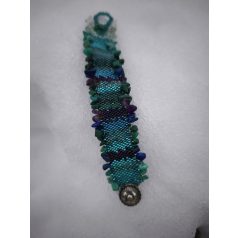 Rojtos ásvány és üveggyöngy karkötő 