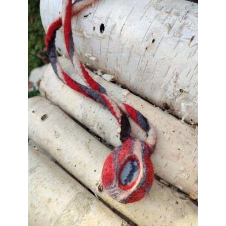 Piros fekete fehér nemez nyaklánc onyx ásvánnyal 
