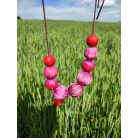 Piros, pink, magenta - festett fagolyókból fűzött nyaklánc