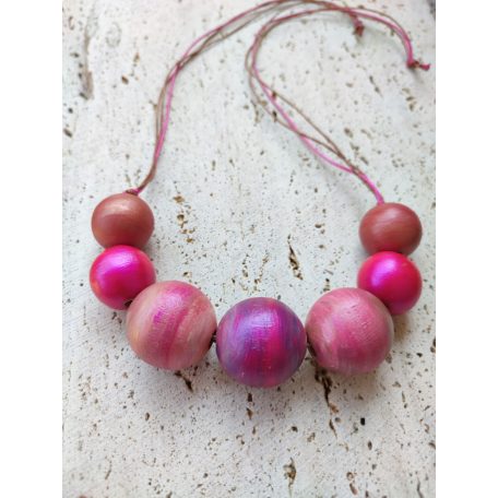 Pink, lila, karamell - kézi festésű fagolyós nyaklánc 