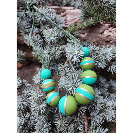 Türkiz, olív és bronz színű kézi festésű fagolyós nyaklánc 