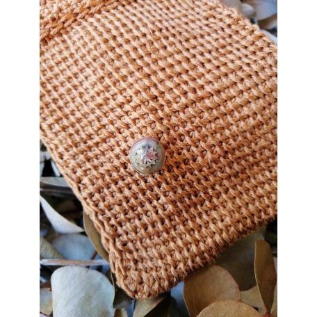 Óarany fényes fonalból horgolt tasak,raku kerámia gombbal