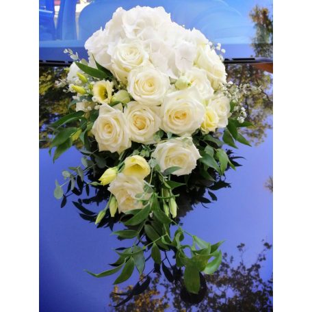  Laza angolos greenery menyasszonyi csokor  fehér virágokkal és zöldekkel