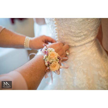 HAJNALKA -Menyasszonyi csokor púder virágokkal