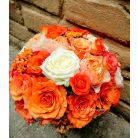 ALEXANDRA- Kerek menyasszonyi csokor narancs rózsafejekkel
