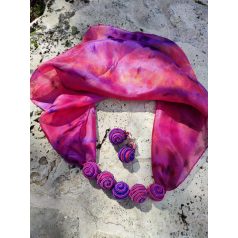   Kendőékszer - Batikolt selyemkendő és zsinórral díszített nemezgolyók és fülbevaló 