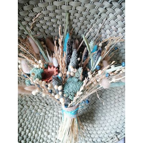 Bohó menyasszonyi csokor natúr és türkiz szárazvirágokkal