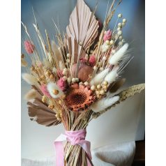   Bohó menyasszonyi csokor mályva és natúr szárított virágokból
